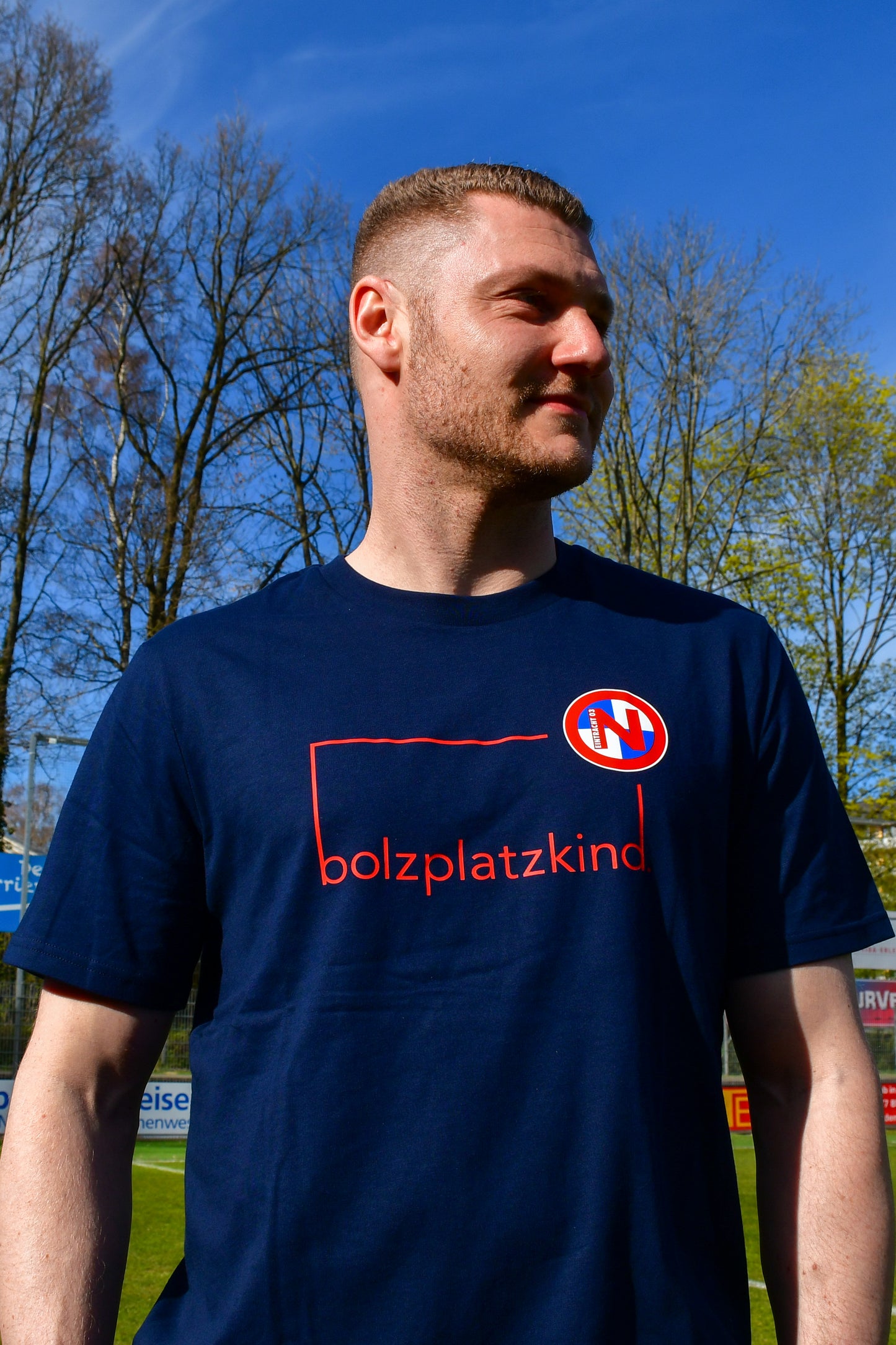 T-Shirt Eintracht x Bolzplatzkind Navy/Rot