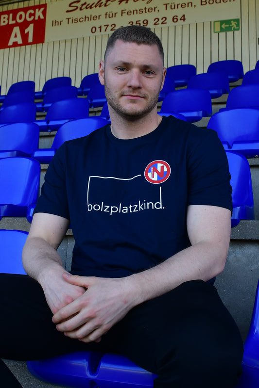 T-Shirt Eintracht x Bolzplatzkind Navy/Weiß